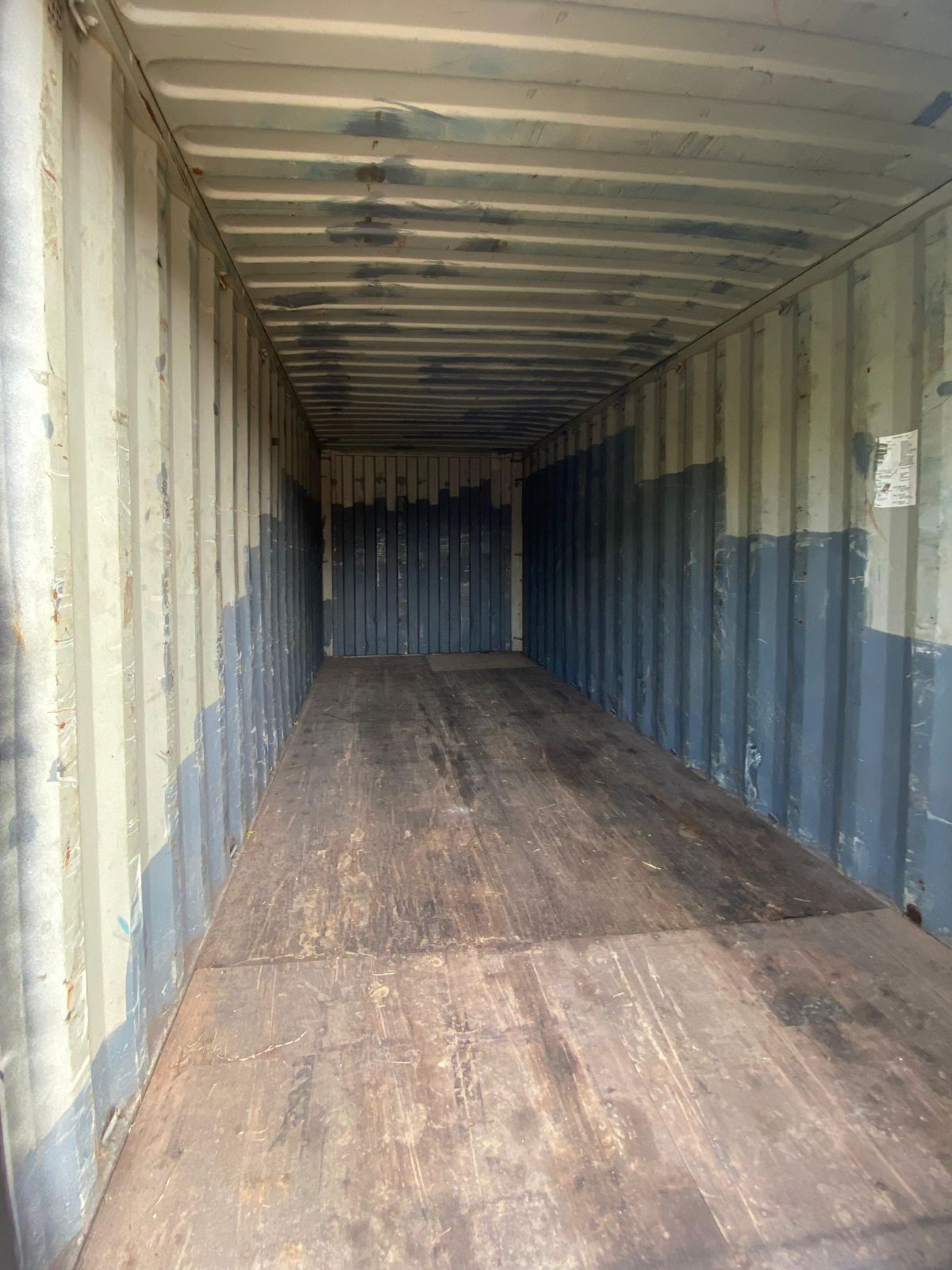 Interior do container marítimo Dry bruto