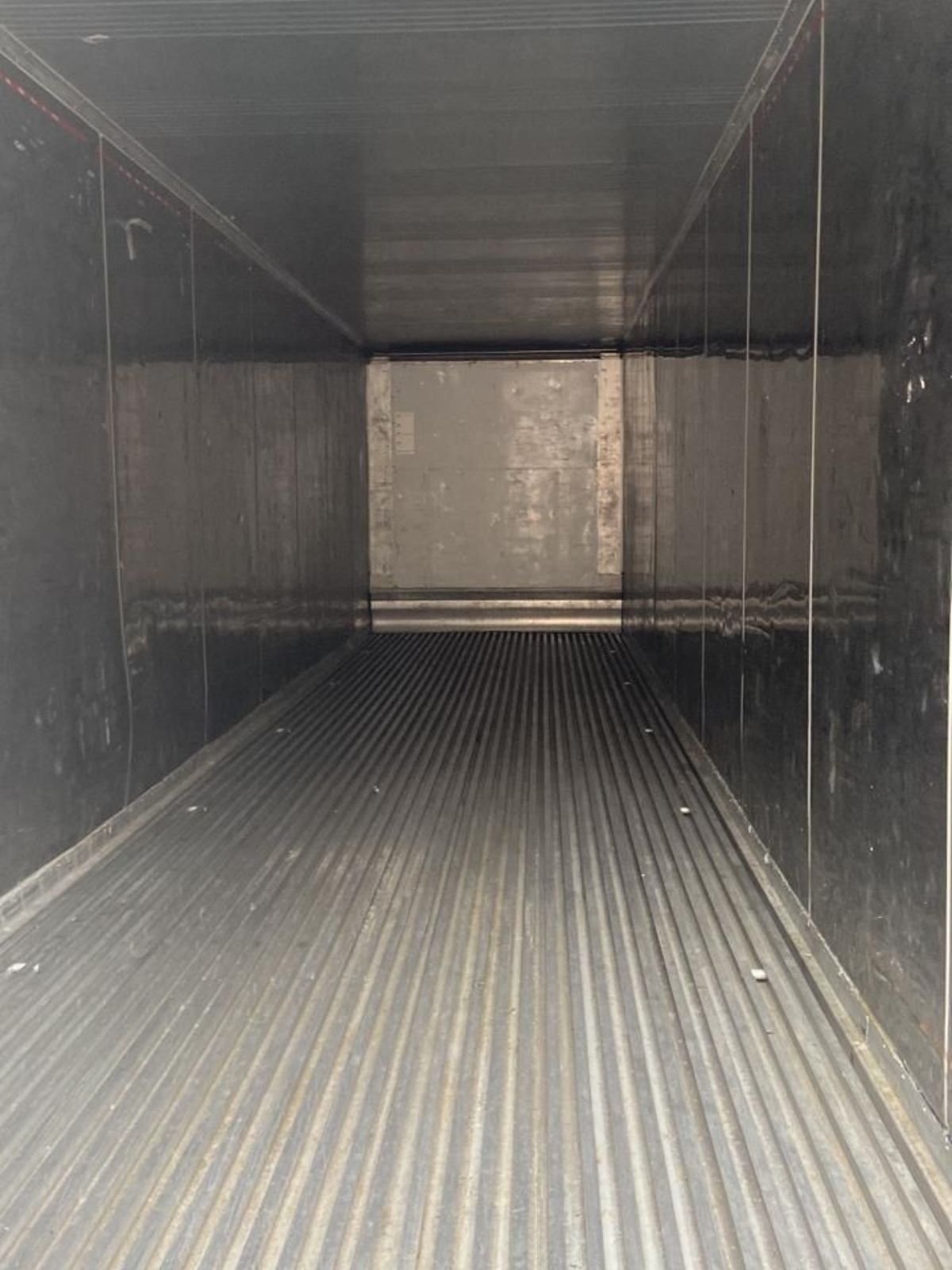 Interior do container marítimo Reefer refrigerado
