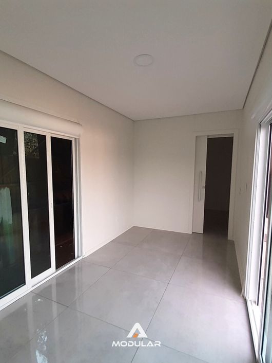 Sala em Container com Piso Porcelanato - Modular Construção | Container Marítimo Gravataí RS