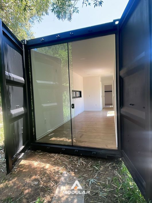 Casa Container com Porta de Vidro Preta - Modular Construção | Container Marítimo Gravataí RS